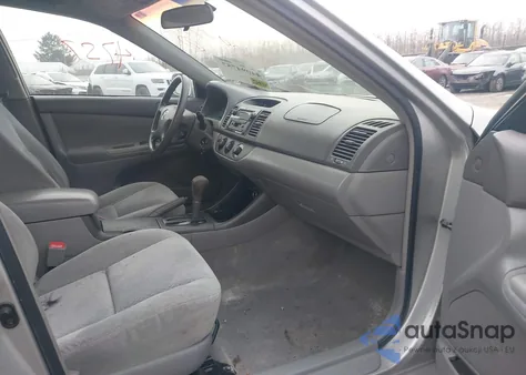 2004 Toyota Camry Le z USA, uszkodzony, nr VIN 4T1BE32K84U817401